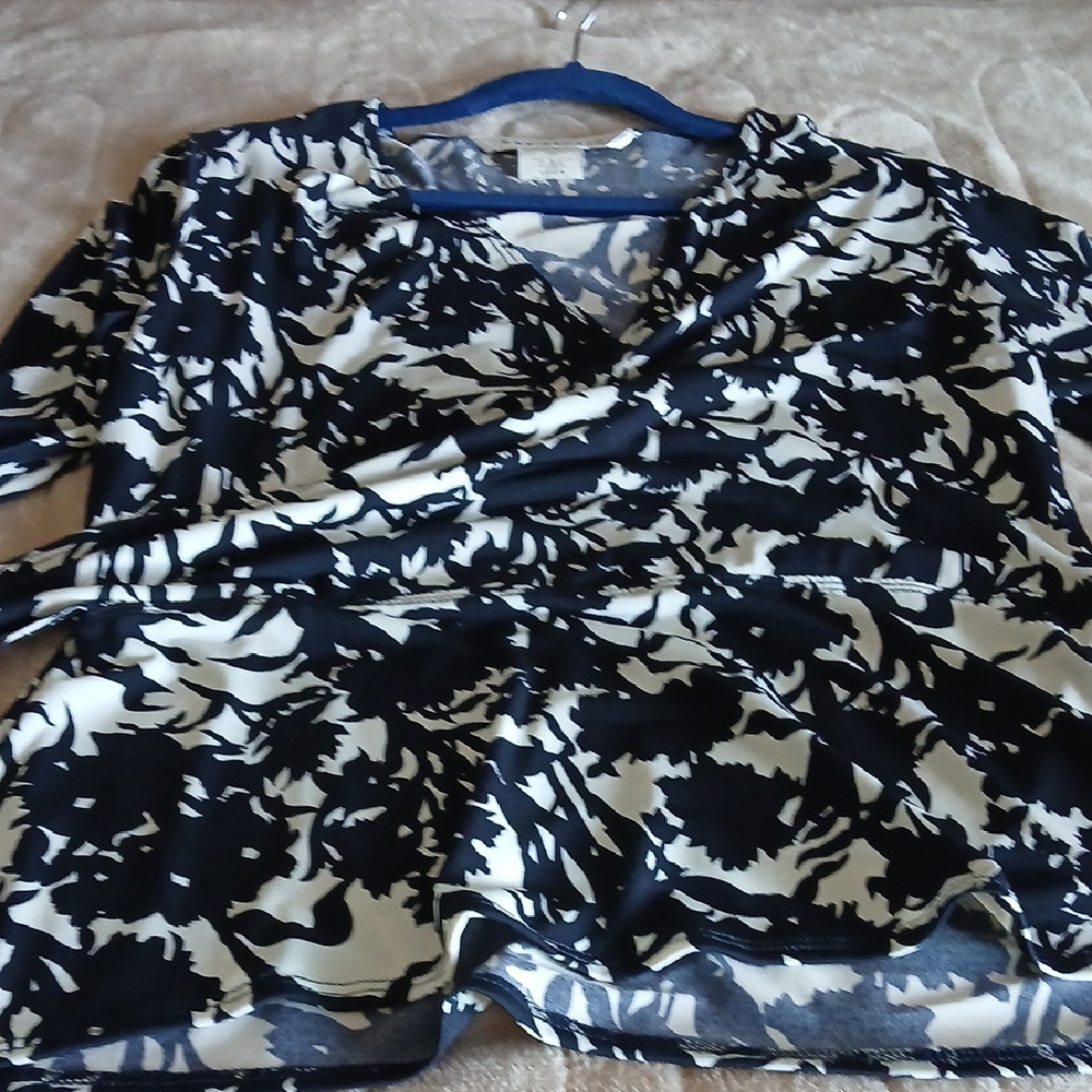 Max Studio Black and Cream Floral Blouse - Picture 3 of 14